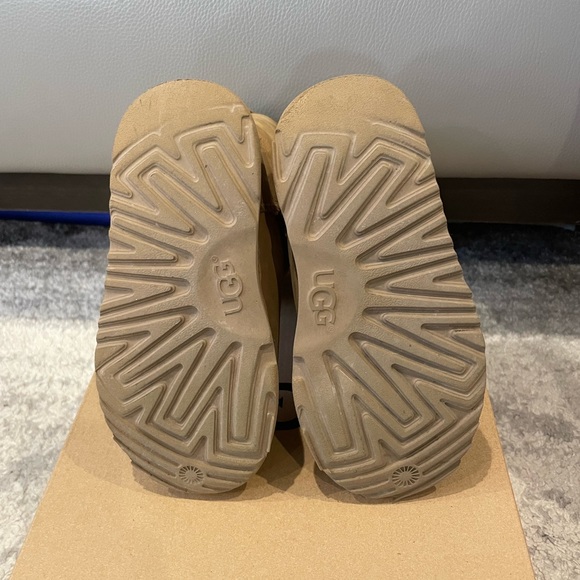 Classic II Weather Short Uggs - Toddler Size 12 - Picture 9 of 12